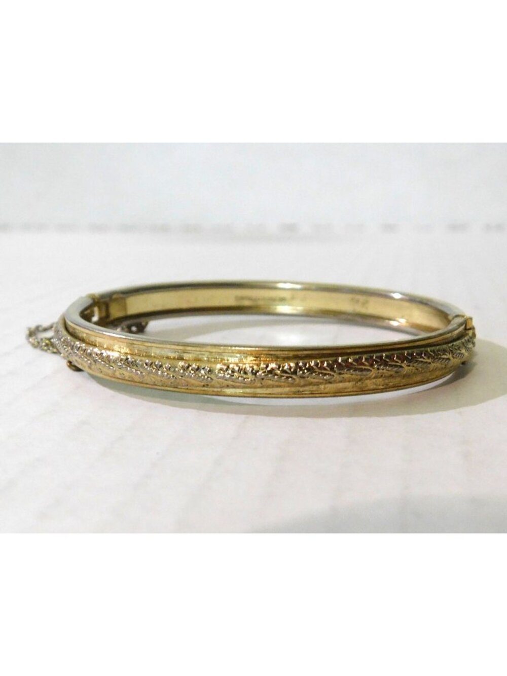 Whiting & Davis Signed Gold Tone Hinged Bangle Bracelet 1980s Vintage 8 Inch